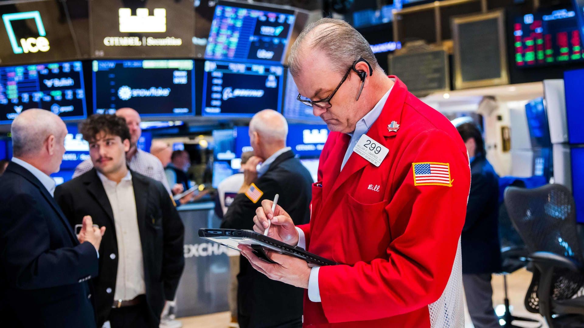 Stock futures are little changed after S&P 500 closes at another record: Live updates - CNBC
